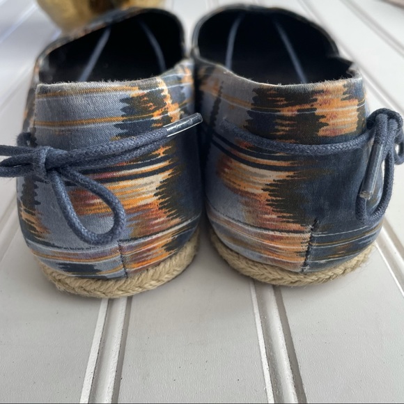 Elizabeth & James Navy Ikat Pattern Niko Espadrilles - Picture 3 of 7
